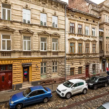 гарна в центрі *